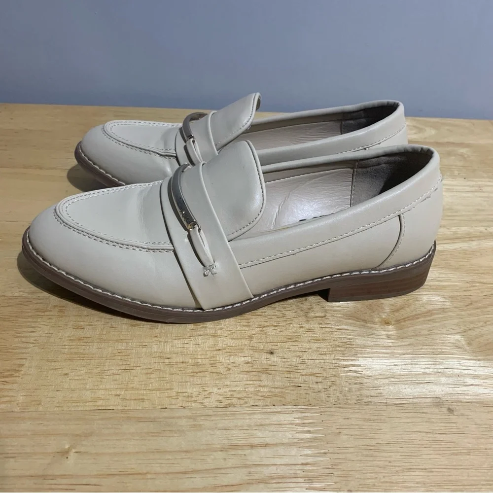 Jones New York Signature Classic Rounded Toe Cream color‎ Coralin Loafers SZ 8